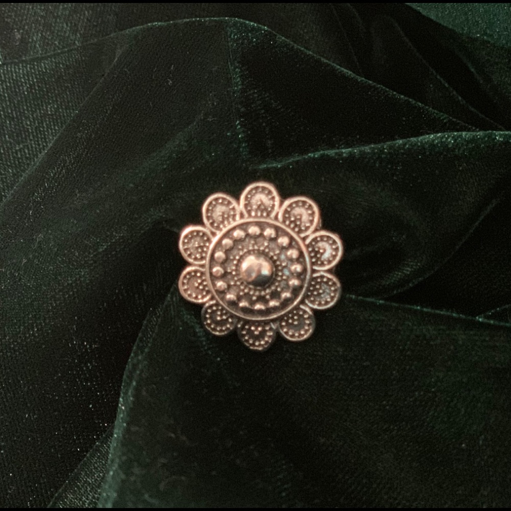 Oxidized flower ring